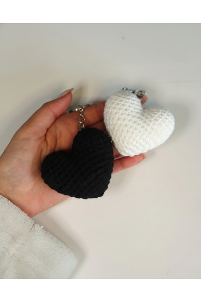 Velora Pinza 2 Pieces Black and White Knitted Heart Keychain