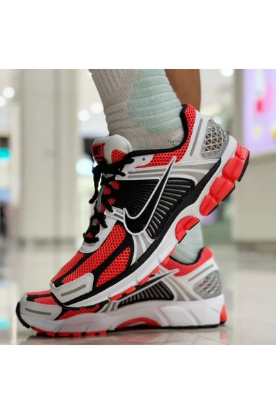 Nike Zoom Vomero 5 Se Casual Walking Shoes Sportie