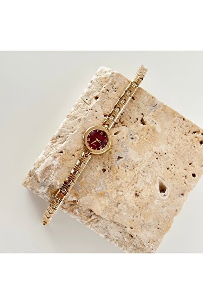 Vesce Atelier Esley Gold Saat Bordo Is a Burgundy Red.