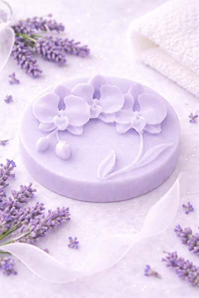 Lavandula صابون لافندر مصنوع يدويًا غني بزيت اللوز والزيتون وزيت اللافندر