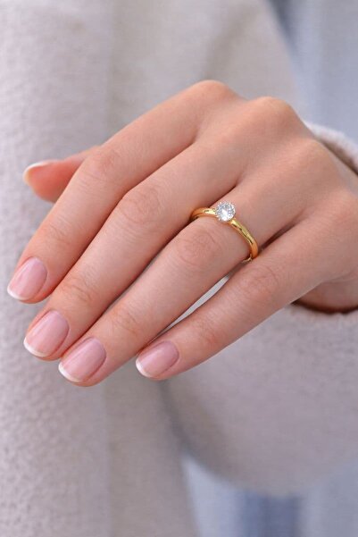 BY YASİN TOPÇU 💍   خاتم أنيق مرصع بحجر واحد – مقاس 19 ✨