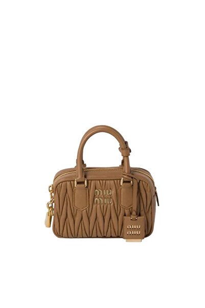 Miu Miu حقيبة أركادي المبطنة المصنوعة من جلد النابا، حقيبة يد علوية للكتف مع ...