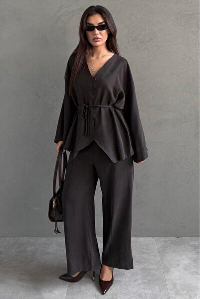 Madmext Costum pentru femei Bitter Brown, cu decolteu în V, cu nasturi, cu ce...