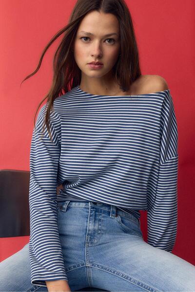 Stradivarius Çizgili bel bantlı uzun kollu kayık yaka t-shirt