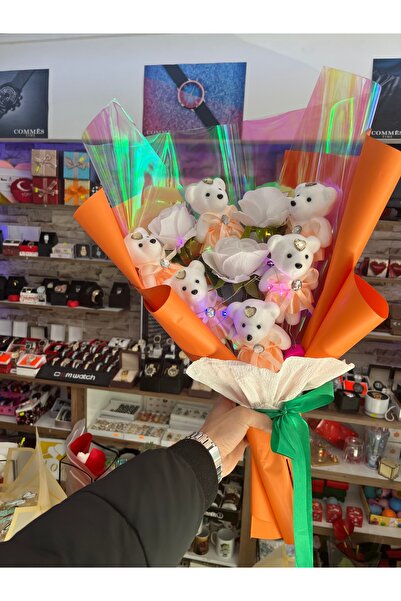 UMAY FLOWERS Ledli Ayıcıklar ve Beyaz Güllerden Özel Tasarım Buket hediye