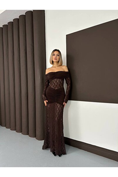 AYKA WEAR فستان دانتيل بياقة مادونا للسيدات