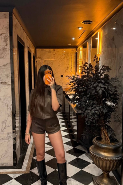 Love Fab pernițe pentru umeri Mini salopetă din piele intoarsa cu gat rotund ...