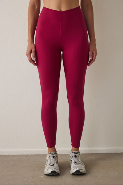 Penti Sport-Leggings mit mittlerer Unterstützung und V-Ausschnitt und hoher T...