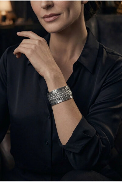 Hertaş 925 Ayar Gümüş El İşlemeli 2,3 cm Genişliğinde Bilezik