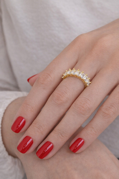 BY YASİN TOPÇU 💍 ✨   خاتم أنيق وفخم بلون ذهبي مرصع بحجر الباجيت 💛 💎