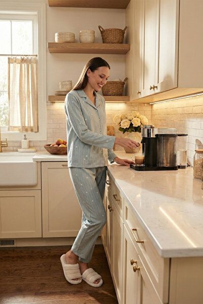 Lela طقم بيجامة من الصوف بقصة عادية وياقة قميص وأزرار أمامية طقم بيجامة 65710...