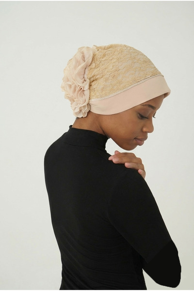 fidan bone غطاء رأس جاهز مكشكش من الأمام حواف أسطوانية لون بيج مناسب للاستخدا...