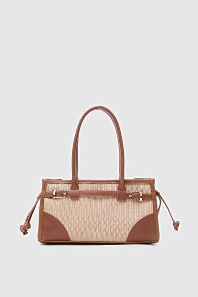 Luvesta Shoes حقيبة باجيت من القش باللون البيج