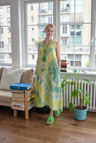 vividbutik فستان كتان أخضر برقبة على شكل حرف V منقوش باللون الأصفر الليموني