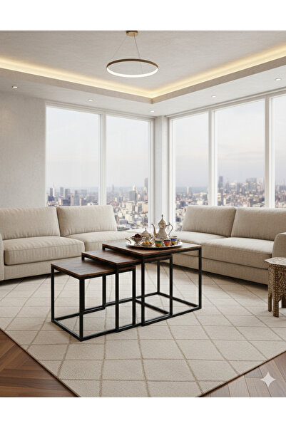 EXPERT طقم طاولة متداخلة مكون من 3 قطع، مصمم بأسطح خشبية وأرجل فولاذية سوداء.