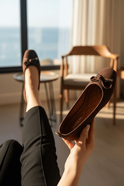 DİVOLYA Кафяви велурени балерини с панделка (2 см) и овален връх за ежедневна...