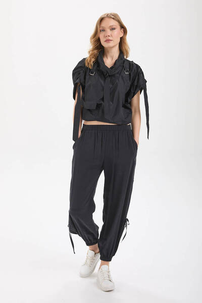 IMBUE Bağcıklı Yırtmaç Detaylı Modal Dokulu Siyah Jogger Pantolon