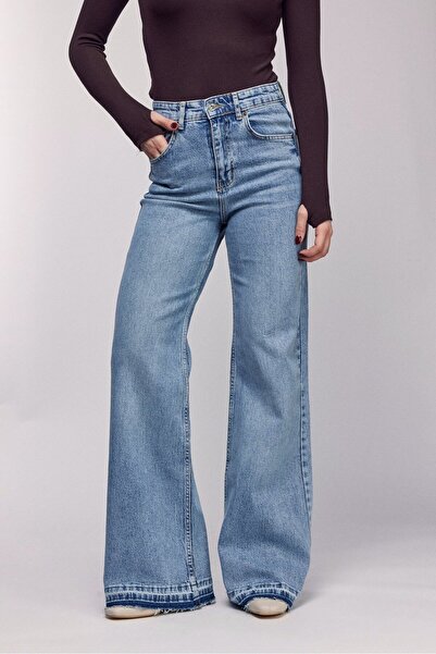 Saade Pantaloni de damă talie înaltă croi larg pe picior - Detaliu la picioare