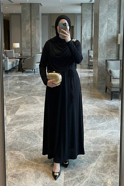 InStyle Rochie neagră Sandy cu broșă și șal