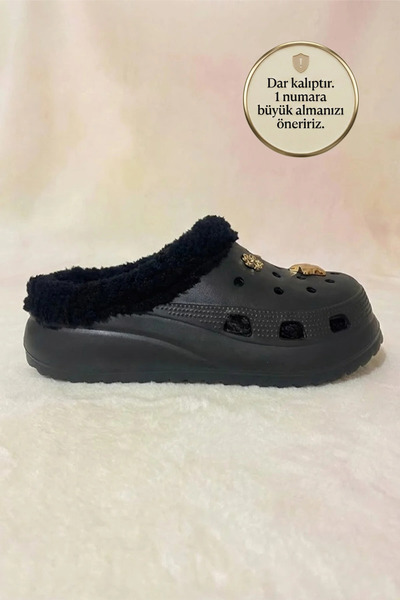 KARDEŞLER ÇORAP Чорні тапочки з плюшевою підкладкою та золотистою пряжкою