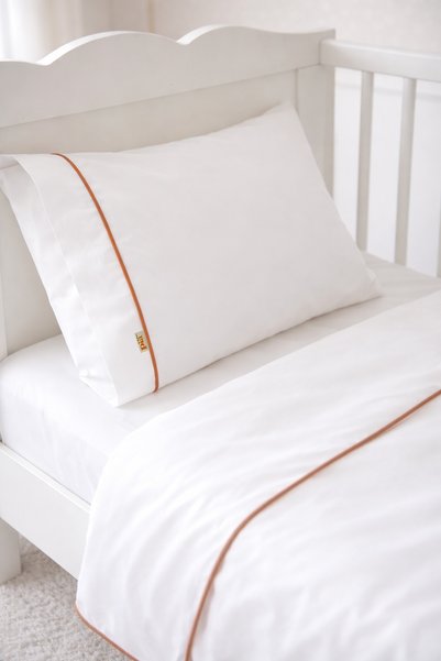 Piamom 100x150 Sade Düz Tarçın Biyeli Kırık Beyaz %100 Pamuklu Bebek/Çocuk Nevresim Takımı