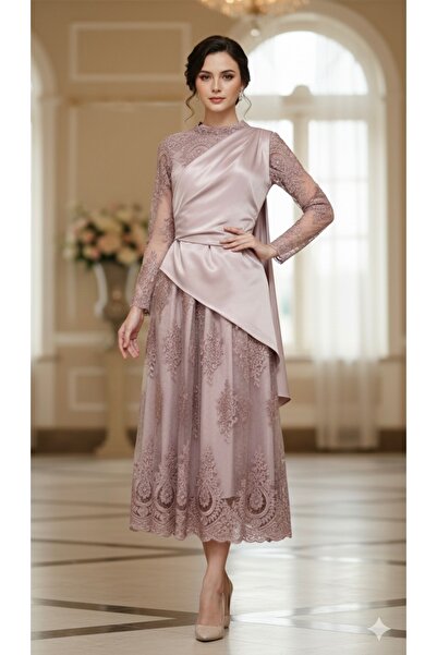 Princess costumes A lace dress with taffeta overlays, a striking addition to ...