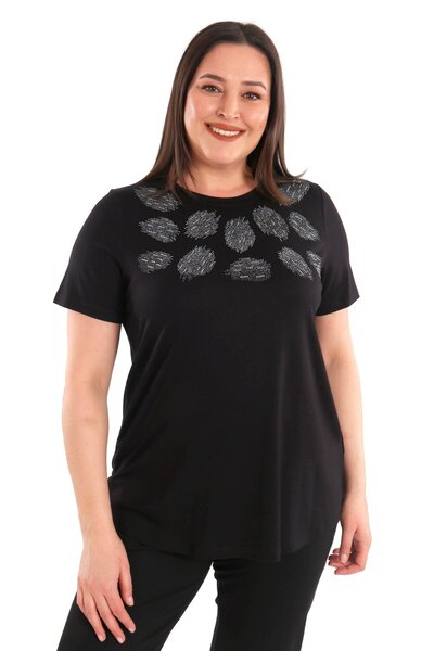 SERTUĞ تي شيرت نسائي أسود قصير الأكمام من Trend42plus مزين بأحجار كريستالية، ...