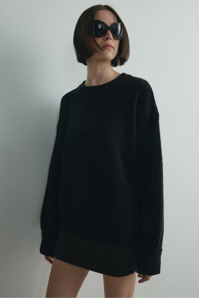 Suud Collection Чорний светр Bella Oversize