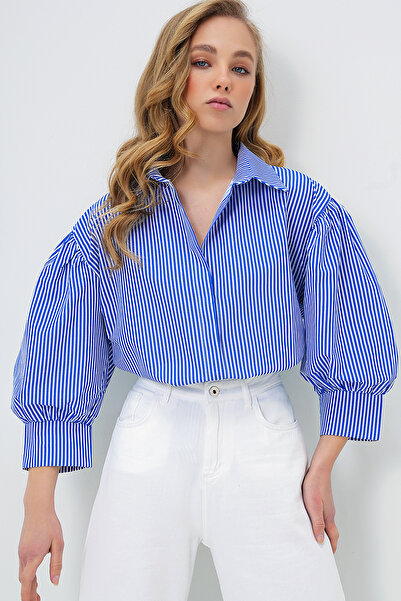Trend Alaçatı Stili Dámská tmavě modrá-pruhovaná košile s balonovým rukávem s...