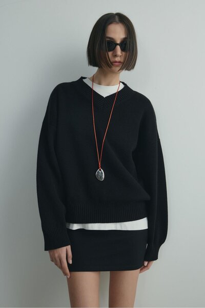 Suud Collection Black Fade V-Neck Sweater