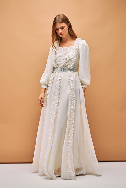 İnce Fırfır ve İşleme detaylı Kare yaka Belden Kemerli Uzun Şifon Abiye Elbise