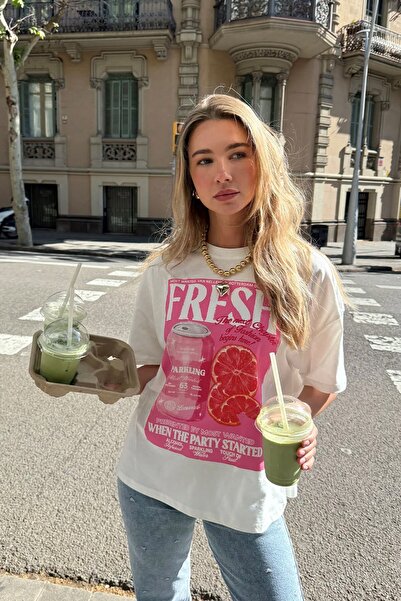 The Champ Clothing تي شيرت نسائي قصة فضفاضة Fresh Spark مطبوع أبيض – رقبة دائ...