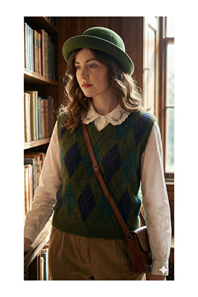 Namaste Vintage Khaki Color Argyle Pattern V-Neck Winter Sweater