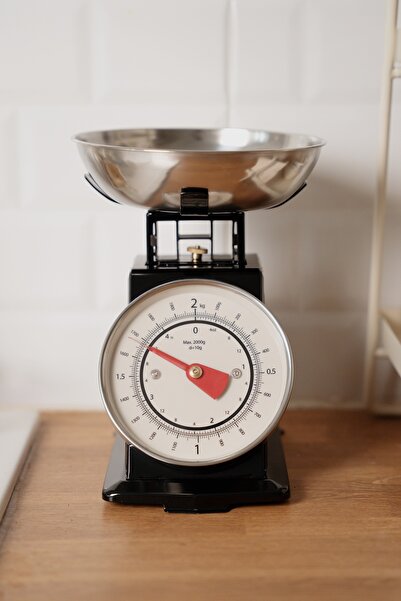 Dekorzdükkan Retro Analog Mutfak Terazisi – Siyah Gövde, Gümüş Kase