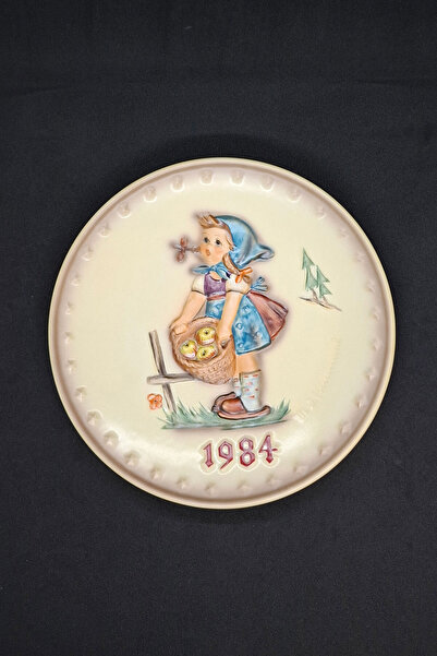 Goebel M.J.Hummel Little Girl Embossed Wall Plate 20 cm New, Boxed Product
