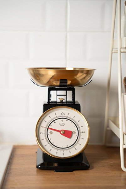 Dekorzdükkan Retro Analog Mutfak Terazisi – Siyah Gövde, Gold Kase