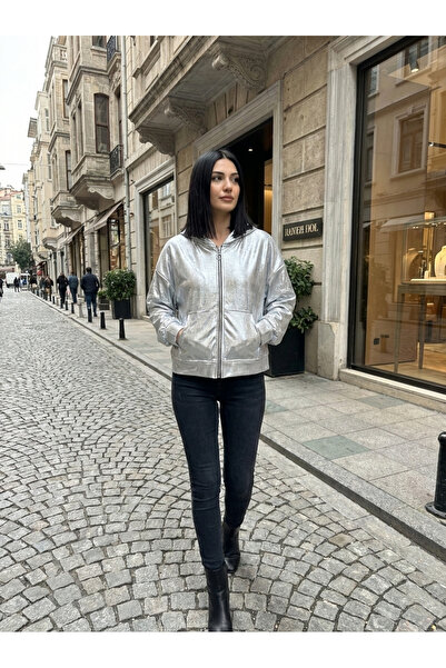 NEW JOURNAL Kadın Gümüş Metalik Deri Görünümlü Fermuarlı Kapüşonlu Kısa Ceket...