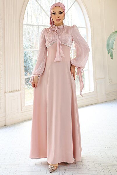 Olcay Yoryo-Kombination aus Seidenkrepp und Hijab-Kleid mit Spitzen- und Perl...