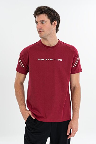 MARATON تي شيرت كومفورت للرجال ذو ياقة دائرية باللون الأحمر الداكن