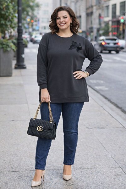 OYERGA MODA Women's Plus Size Butterfly Appliqué Oversized Sweatshirt