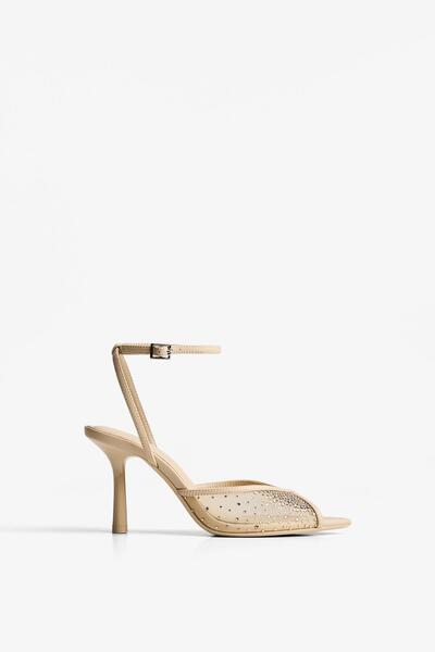 Bershka أحذية بكعب عالٍ بتصميم خيالي مفتوح من الأمام