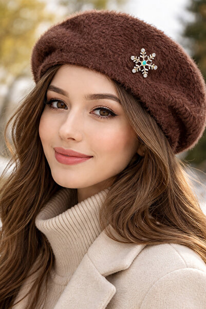 Modex Soft Texture Snowflake Brooch Detail Painter Beret