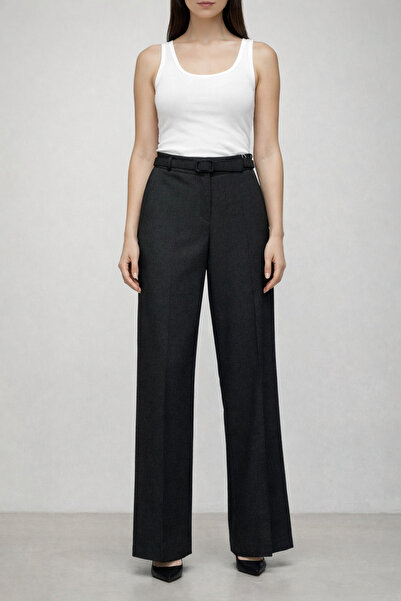 GARNİ Αγοράστε ένα νούμερο μεγαλύτερο από τον κανονικό μεγέθους, με λεπτομέρε...