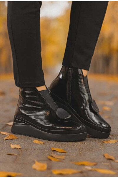 Dogati Black patent leather casual boots with accessories - WENA