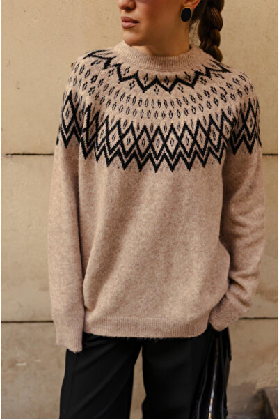 FEMMESTUDIO Women's Beige Crew Neck Half Patterned Knitwear Sweater