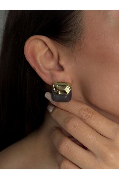 Luseda أقراط مربعة حديثة بتفاصيل ذهبية ولون أنثراسيت