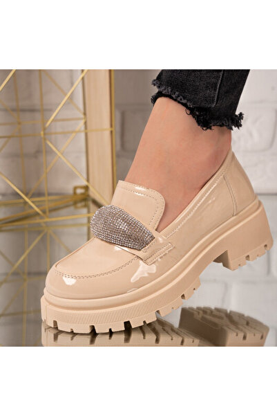 Sofia Store Women's casual shoes made of patent leather Ioana