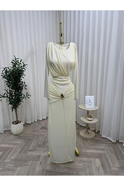 Farah Fashion • 🌸 “A dress that speaks of refined taste and exceptional beau...