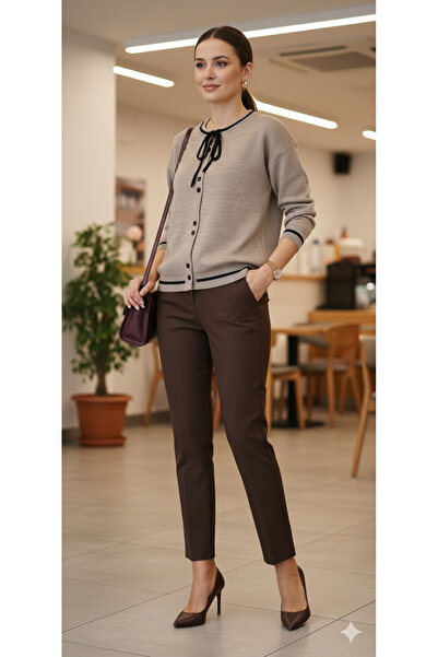 MODA Πλεκτό πουλόβερ σε χρώμα βιζόν με κουμπιά και λεπτομέρεια από δαντέλα, p...