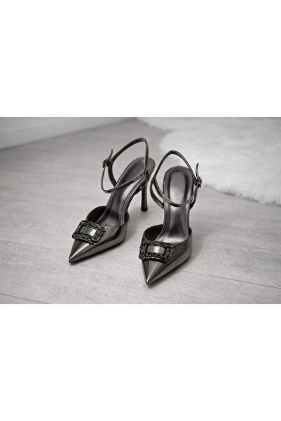 HELİS BUTİK Silver Buckle Detailed Shoes
